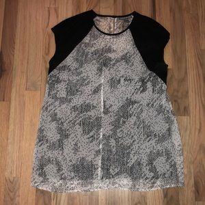 Adorable a pea in the pod maternity shirt. Size M